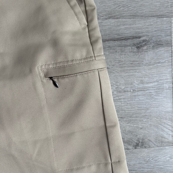 IZOD Men's Tan golf Shorts size 36 - Picture 4 of 5